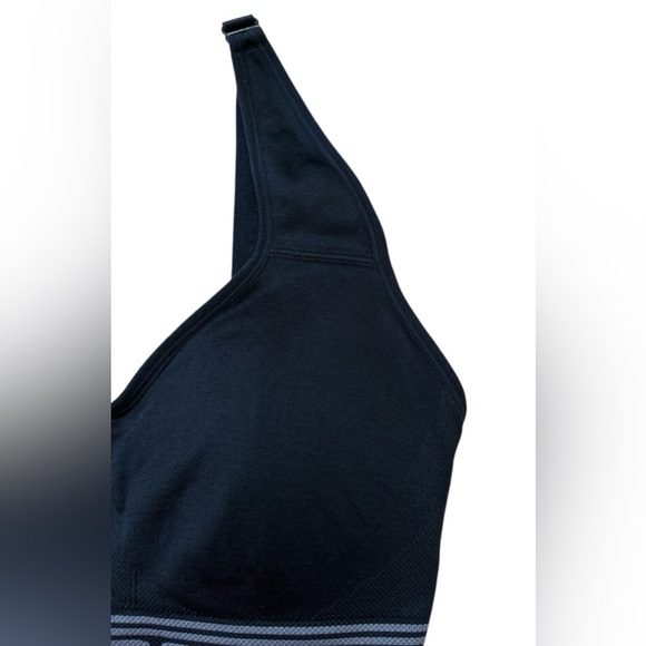 NWOT, PUMA, Seamless Sports Bra, Small, Black 🏃♀️➡️ - Picture 3 of 10